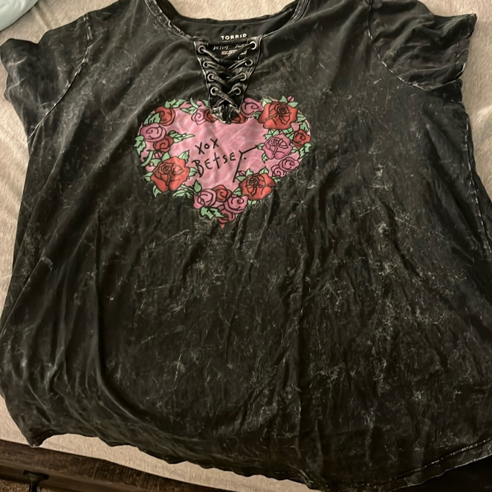 Torrid Betsey Johnson shirt. Size 1 like new!!